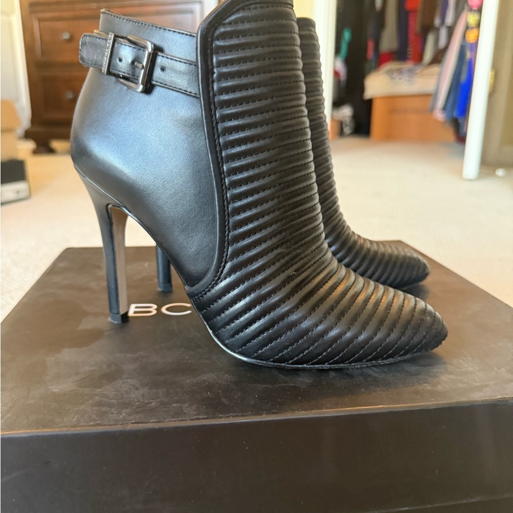 BCBGeneration Black Quilted Pointed Toe Stiletto … - image 1